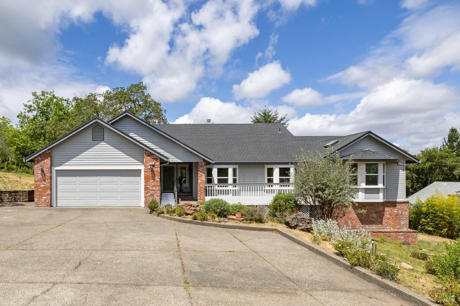 Property Photo: 405 Crestridge Place CA 95409