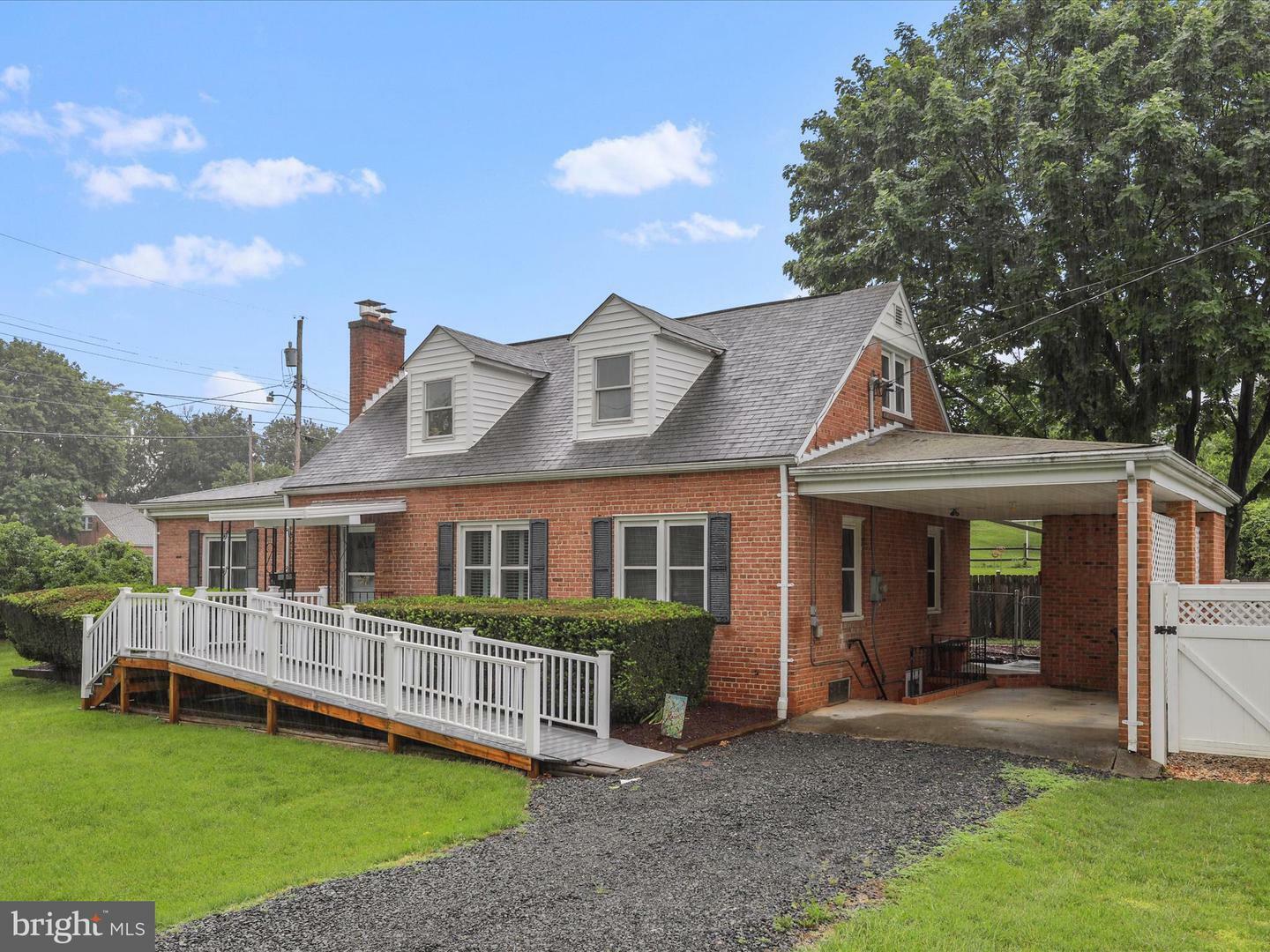Property Photo: 5 S Charles Street VA 22630
