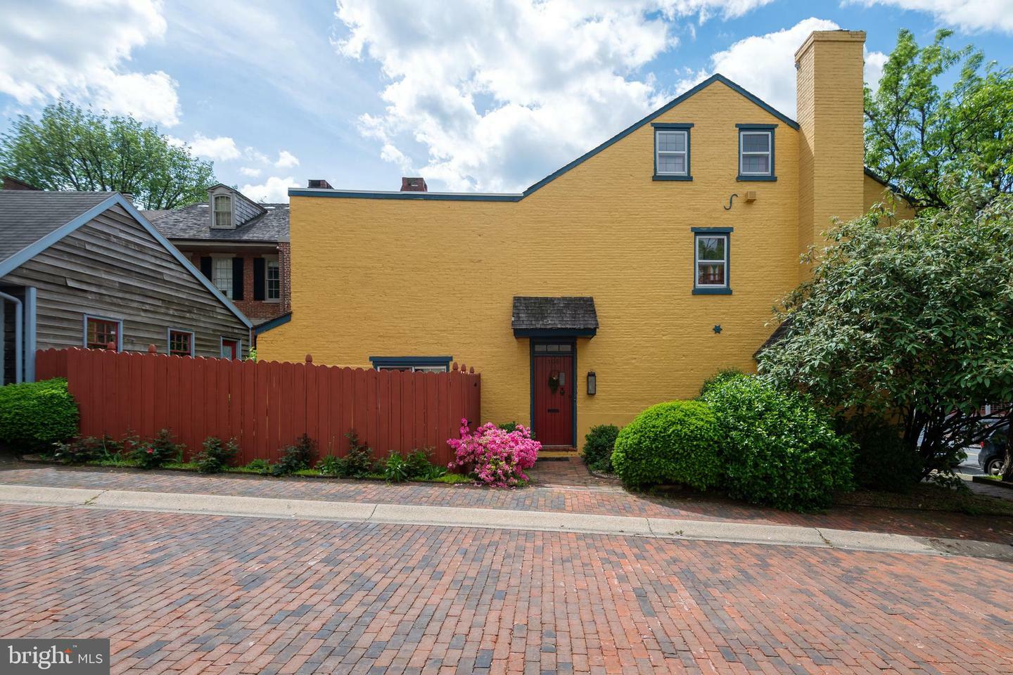 Property Photo: 108 E Vine Street PA 17602