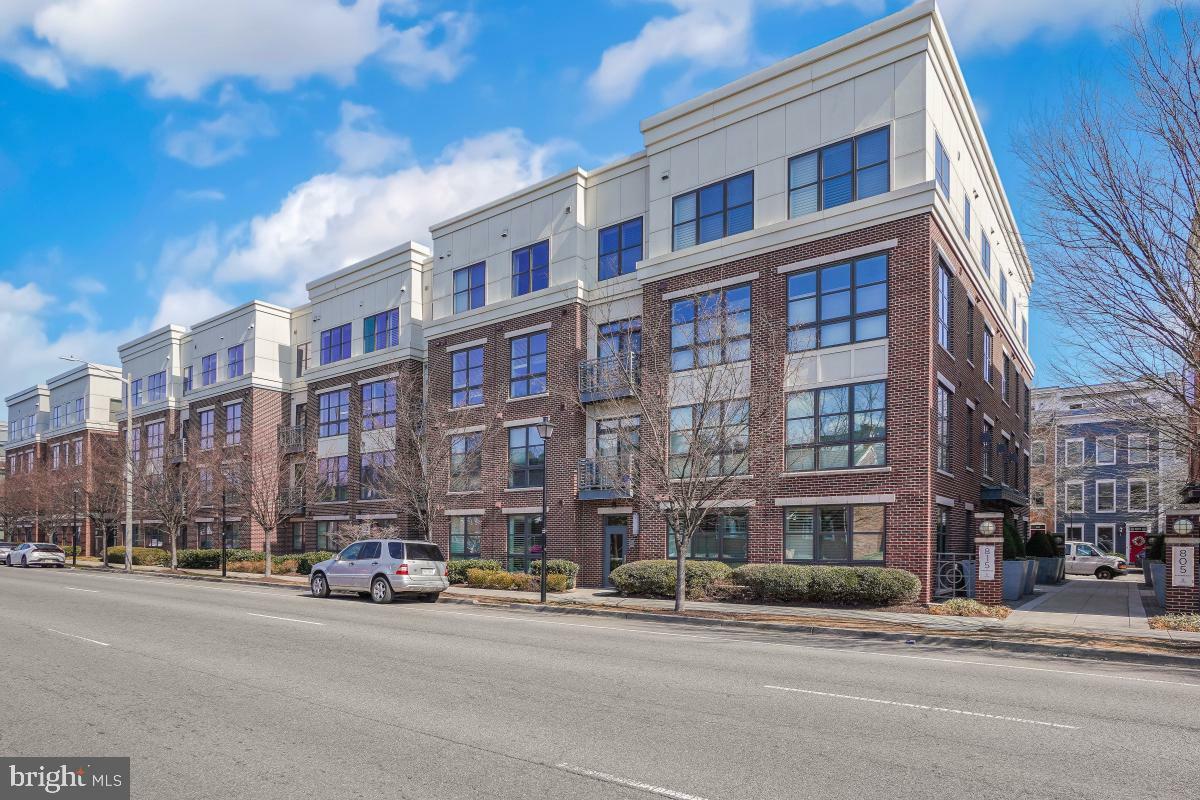 Property Photo: 815 N Patrick Street 107 VA 22314