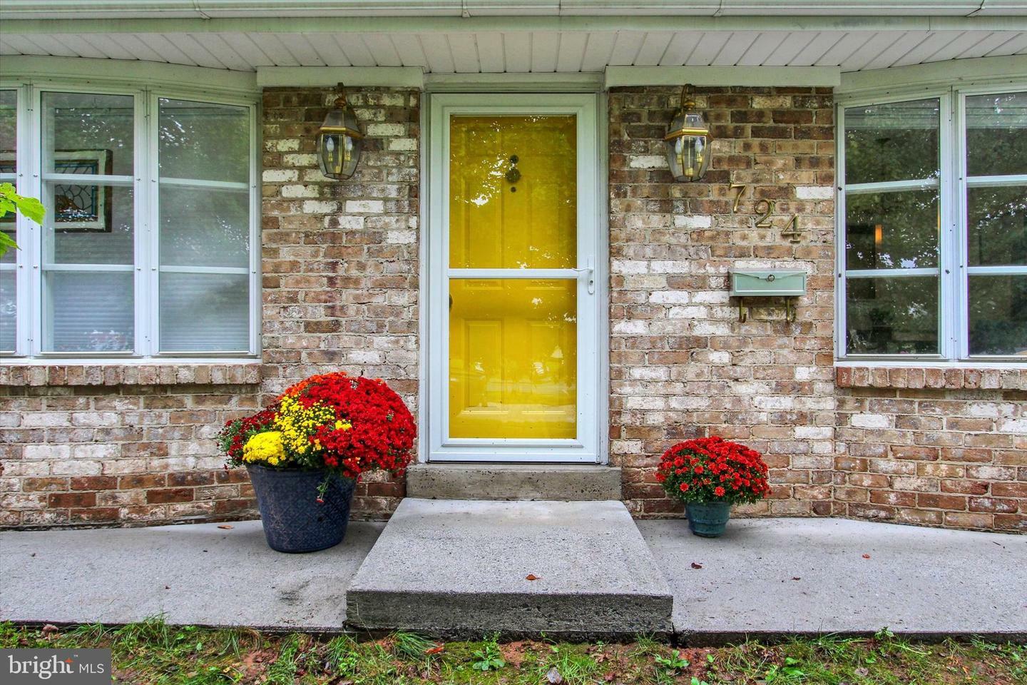 Property Photo: 724 Long Lane PA 17325