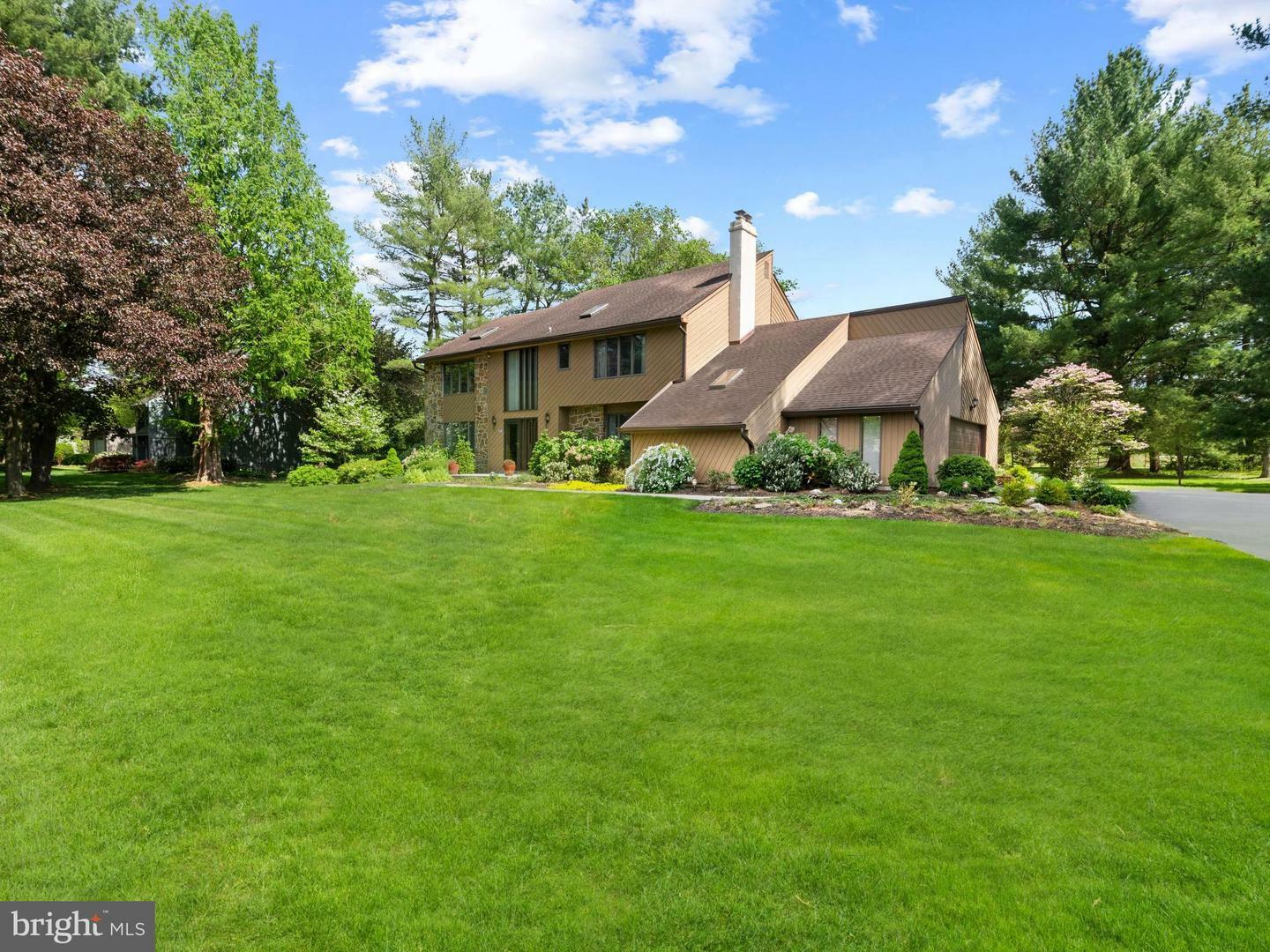Property Photo: 1136 Dorset Drive PA 19382