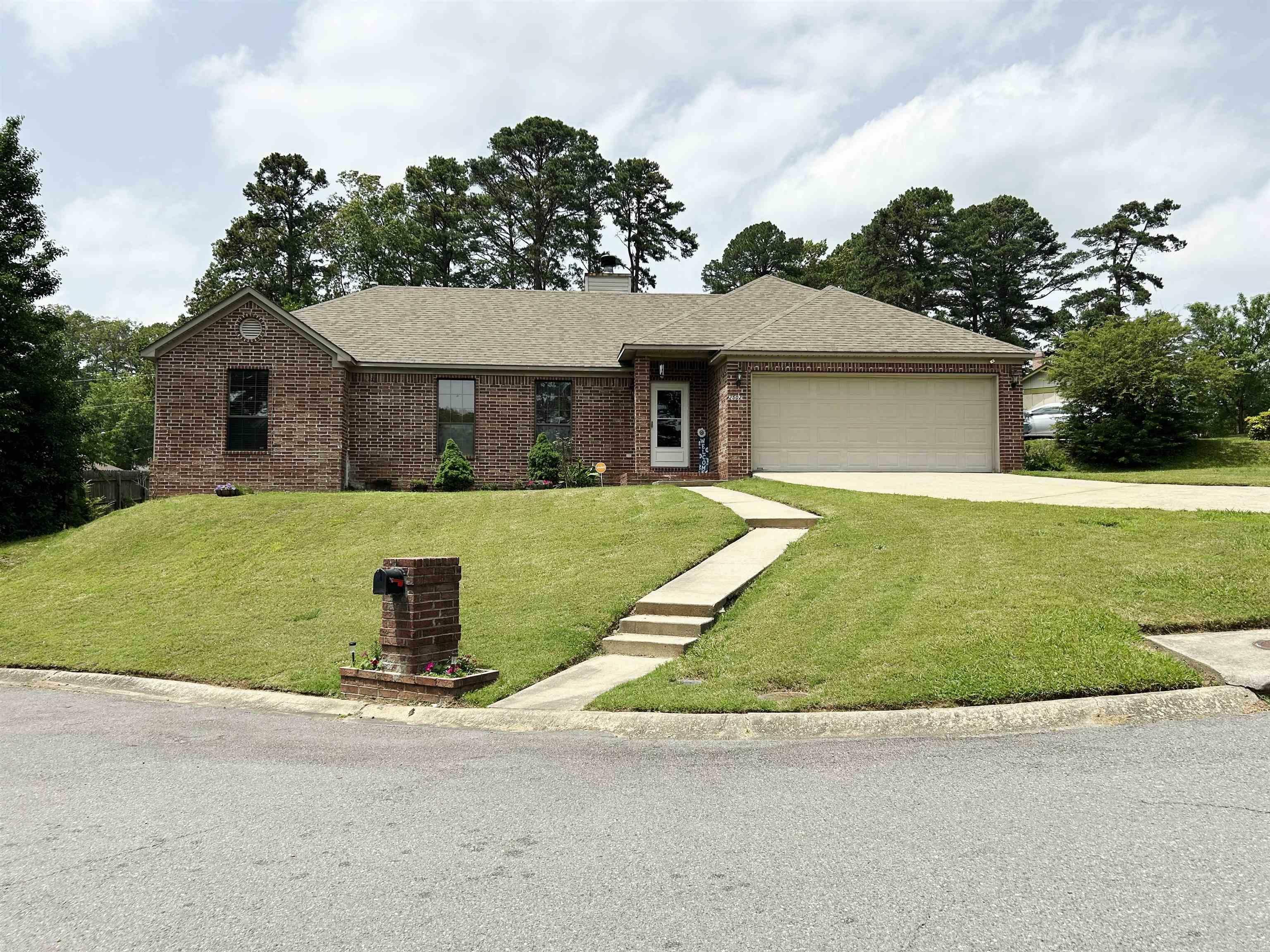 Property Photo: 2502 Alicia Ct AR 72204