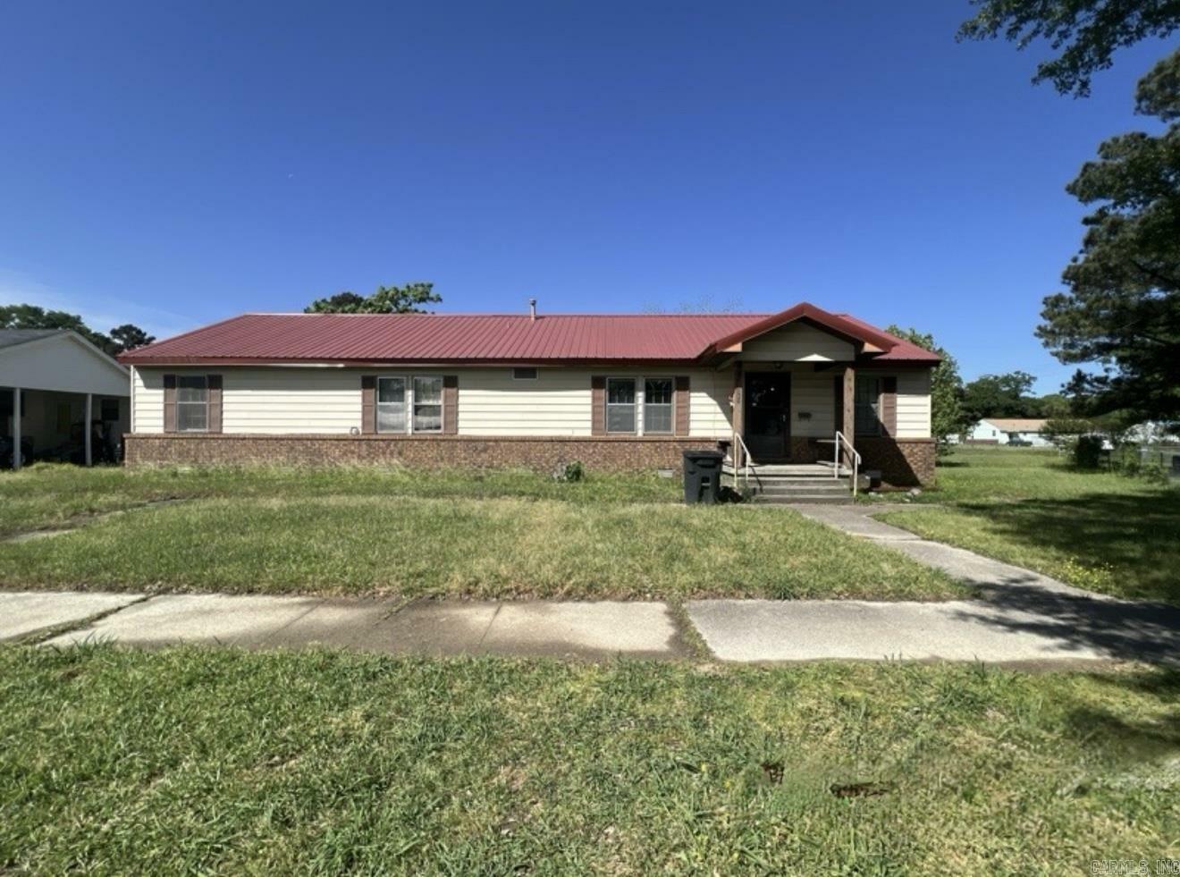 Property Photo: 317 E Ingram St AR 71701