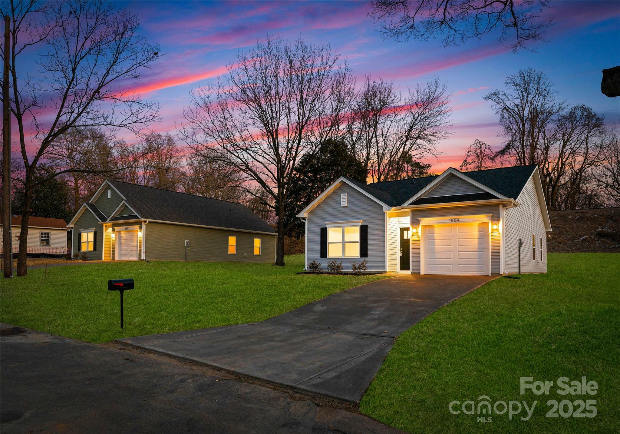 1129 Thayer Glen Court  Charlotte NC 28213 photo