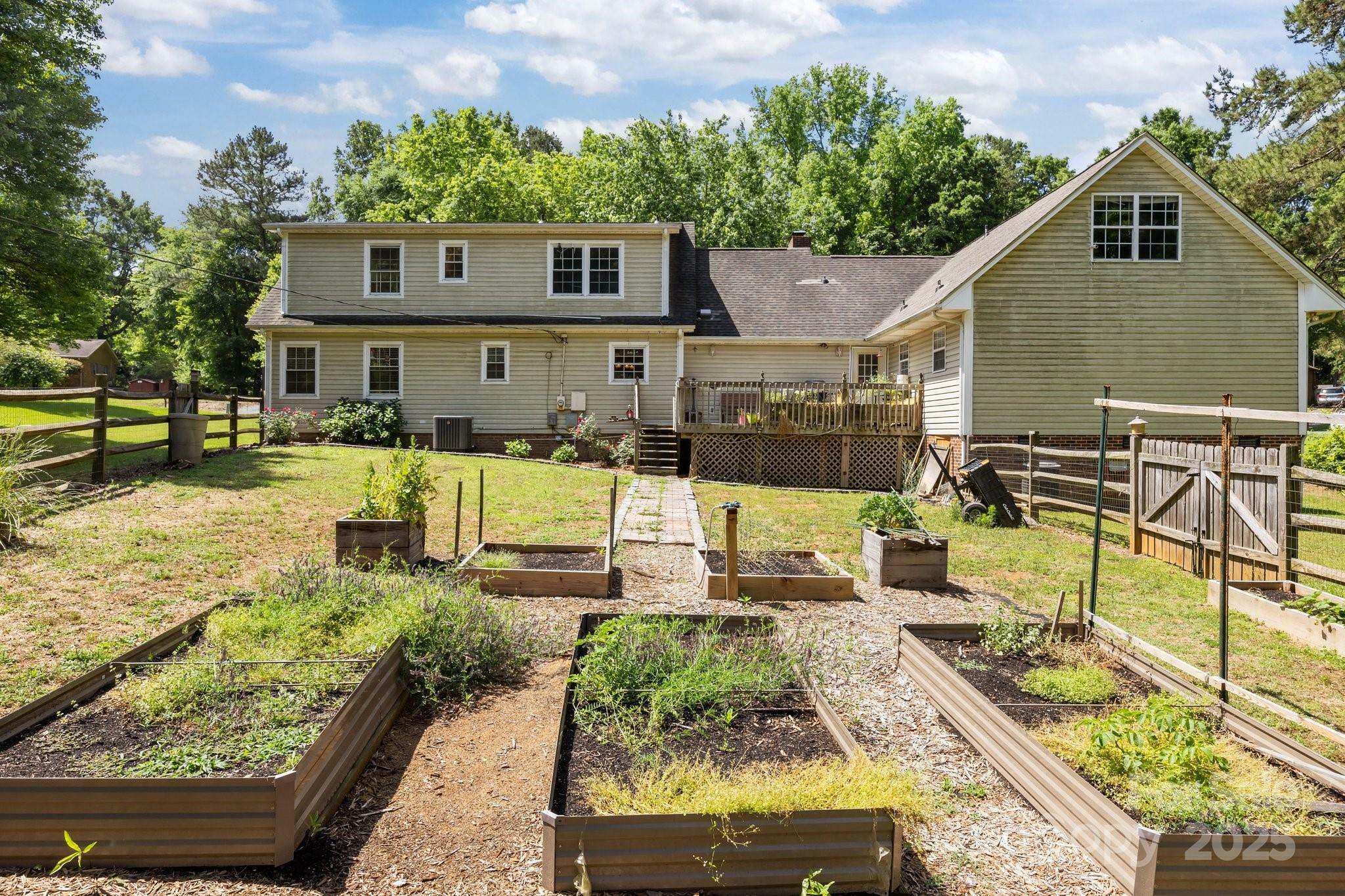 Property Photo: 1818 Winfield Drive NC 28110