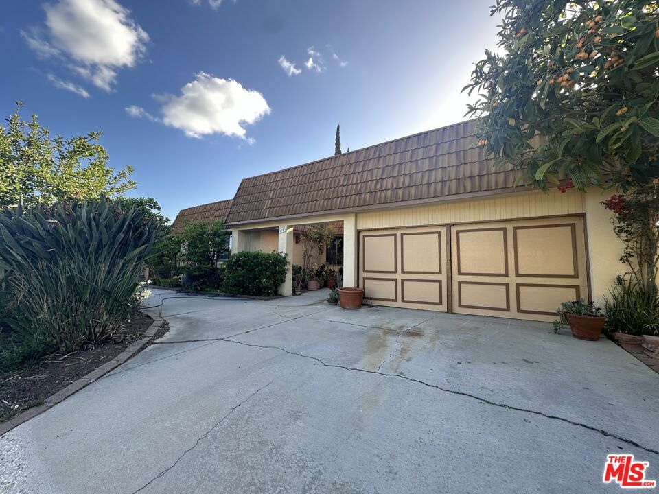 Property Photo: 3185 Rossini Pl CA 90290