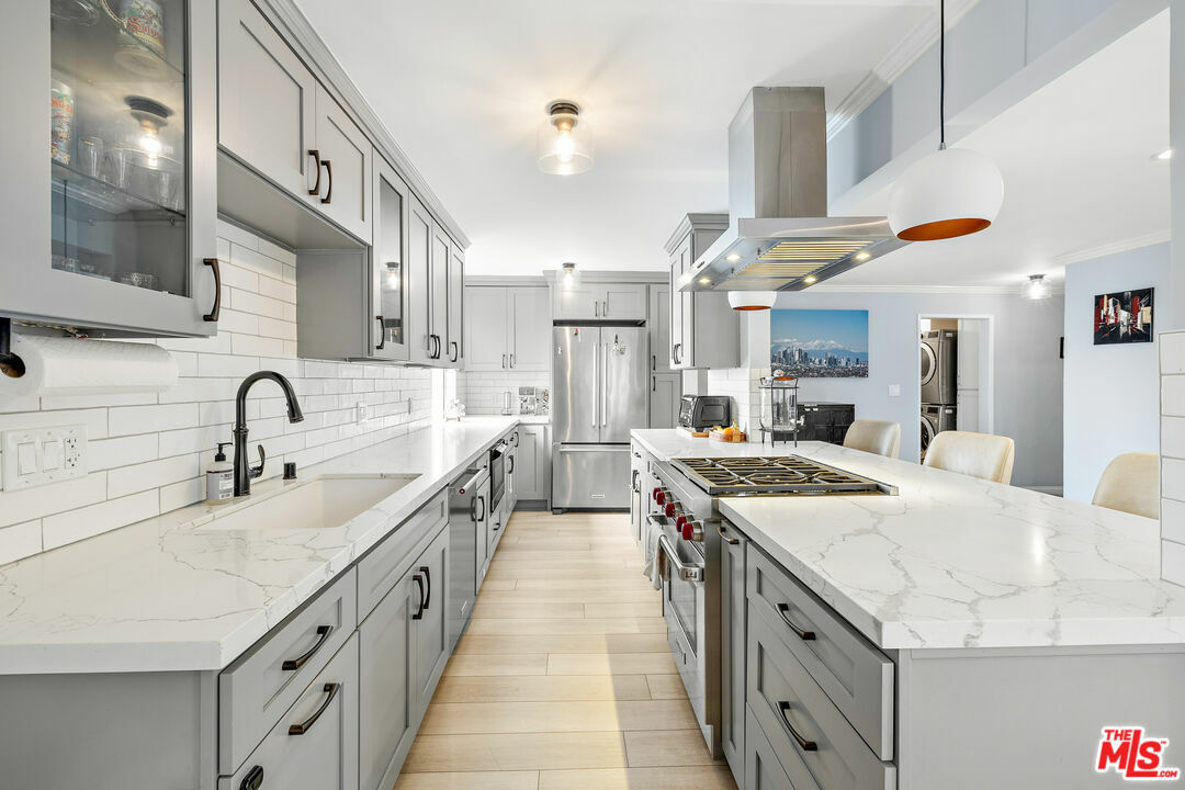 Property Photo: 1228 14th St CA 90404