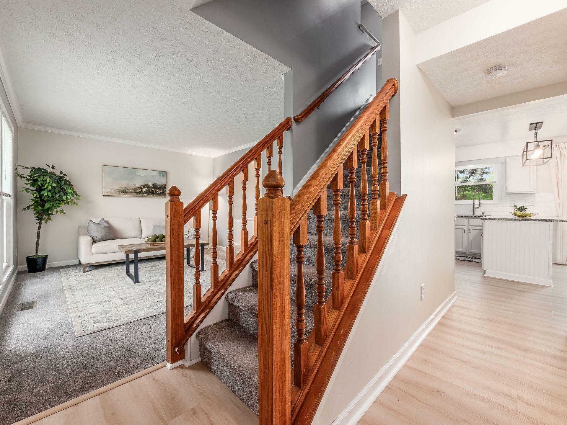 Property Photo: 1520 Dickson Drive OH 43228