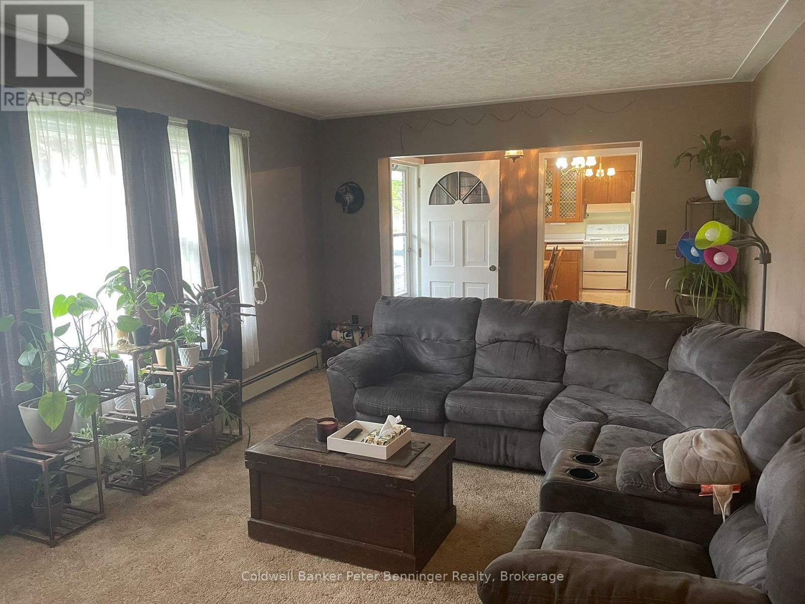 Property Photo: 624 Victoria Street South ON N0G 2V0