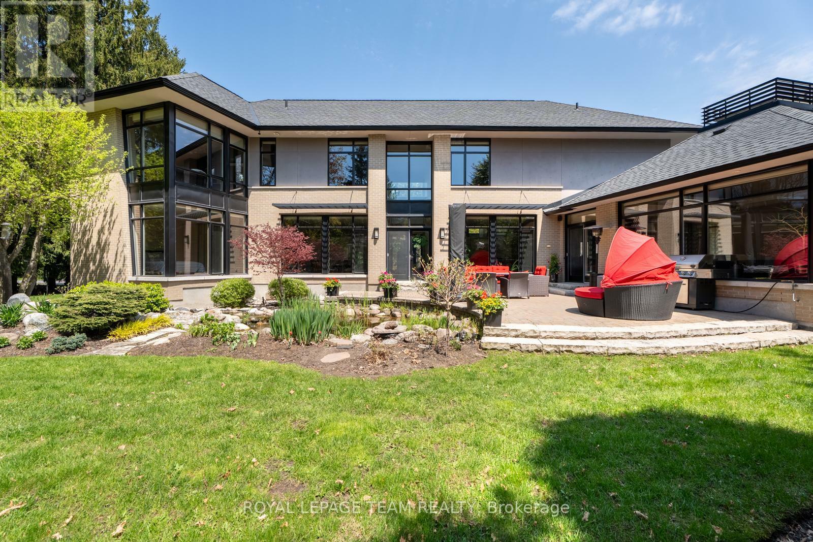 Property Photo: 37 Rothwell Drive ON K1J 7G5