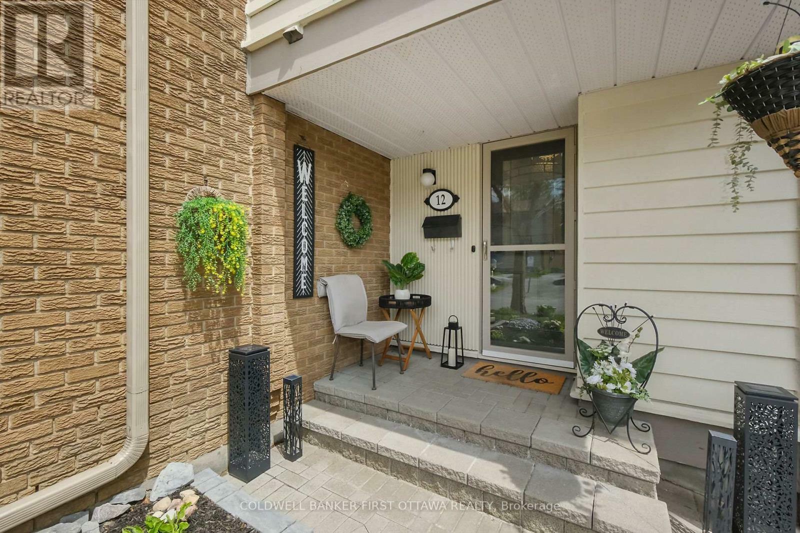 Property Photo: 12 Carmichael Court ON K2K 1K2