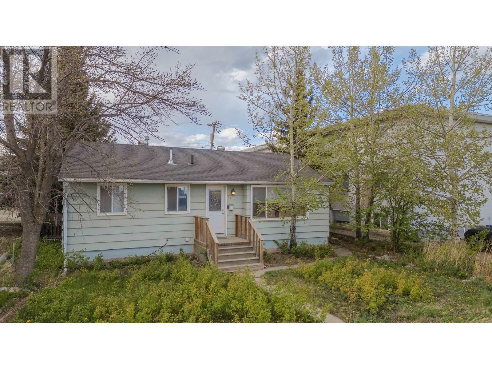 Photo de la propriété: 9812 102 Avenue BC V1J 2E1