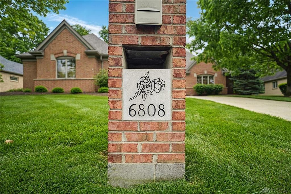 Property Photo: 6808 Rose Glen Drive OH 45459