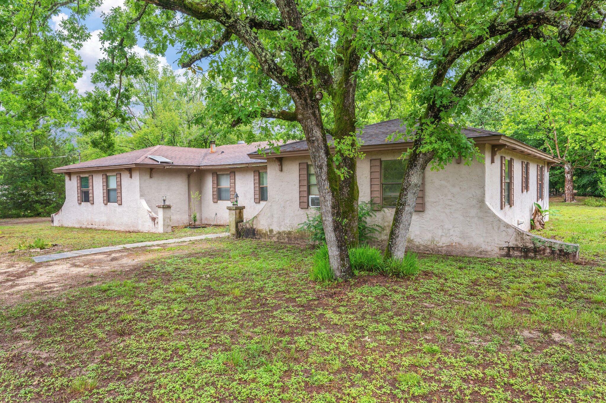 Property Photo: 5407 Kervin Road FL 32539