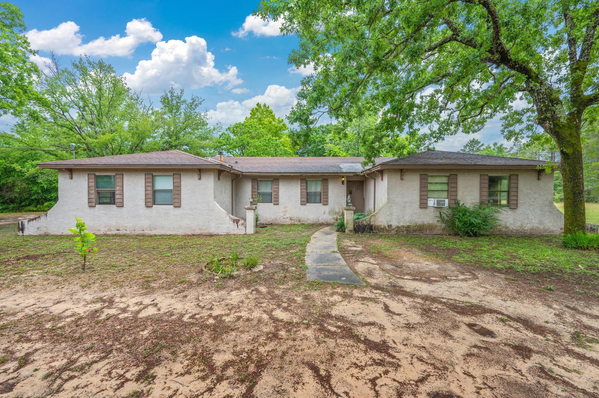Property Photo: 5407 Kervin Road FL 32539