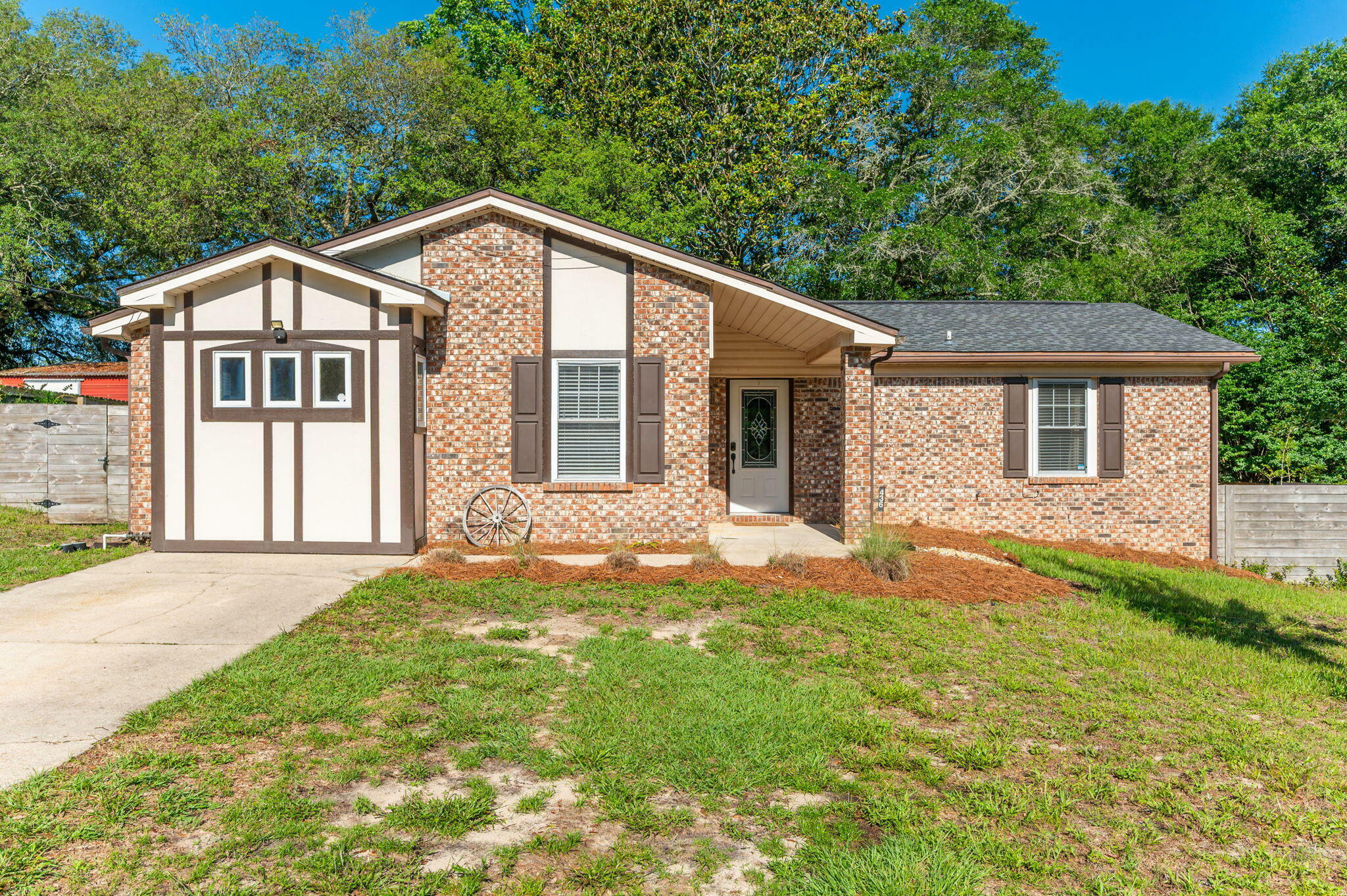 Property Photo: 436 Morningbird Court FL 32578