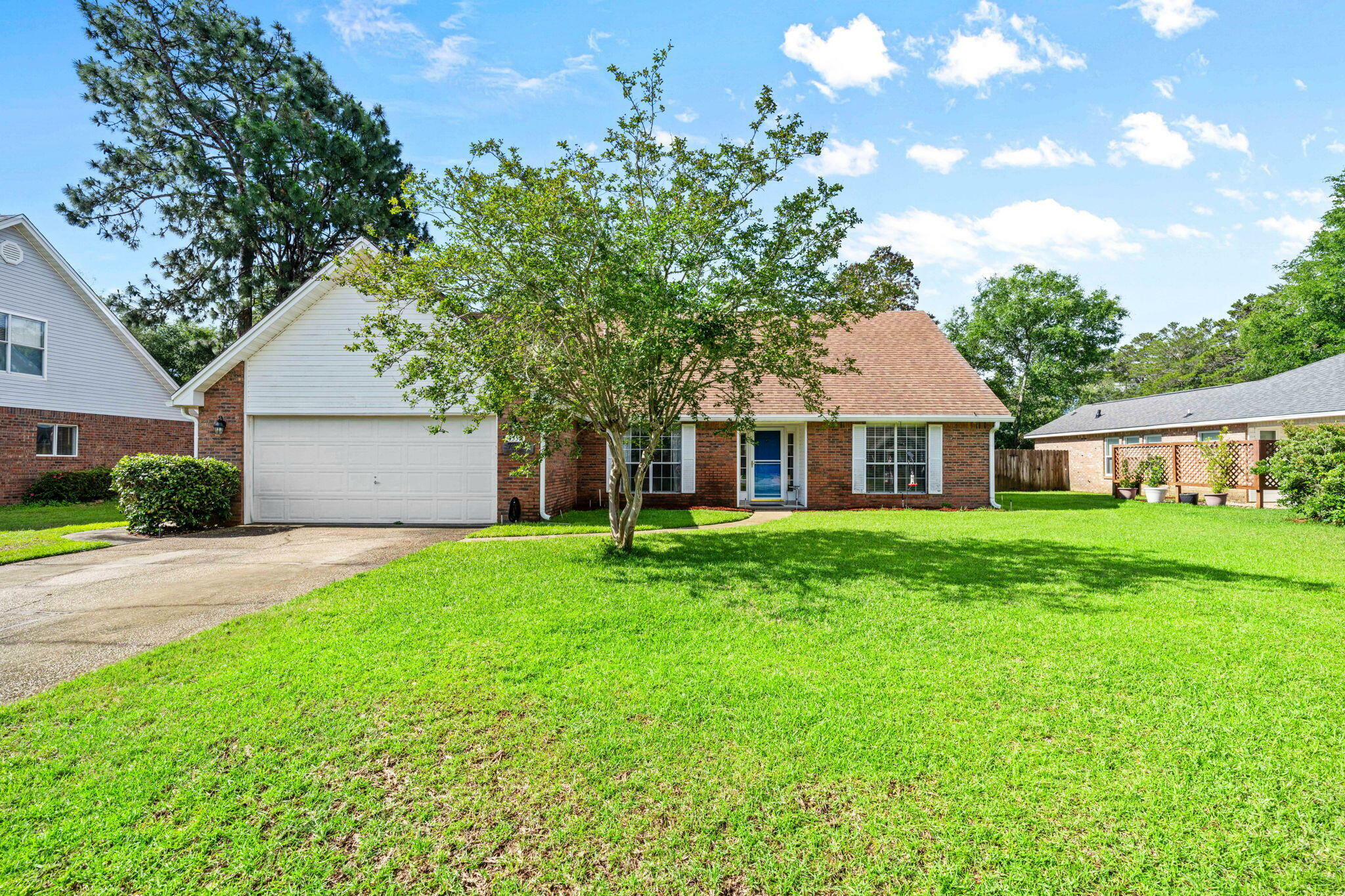 Property Photo: 4552 Knollwood Lane FL 32578