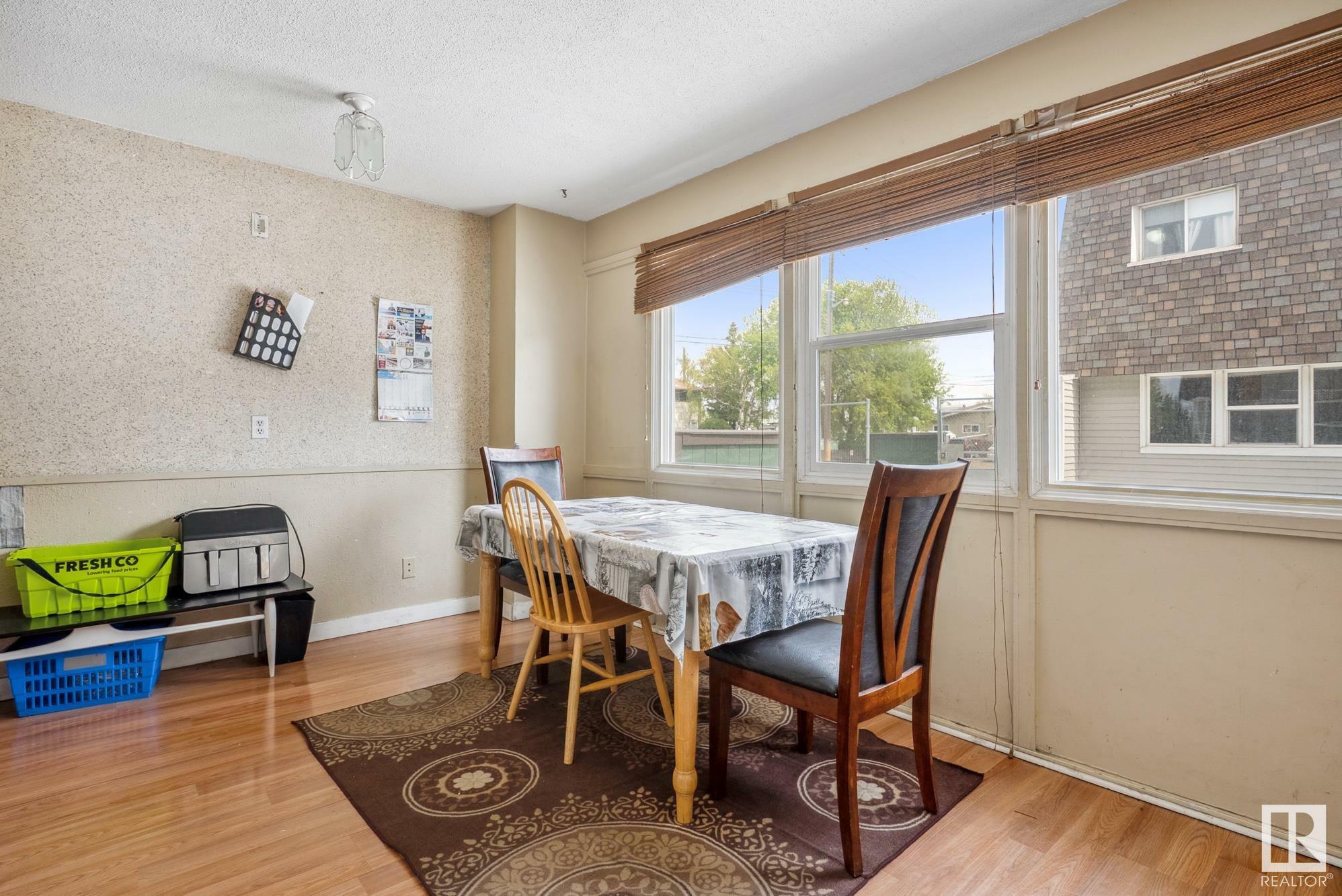 Property Photo: 523 Village On The Green Green NW AB T5A 1H2