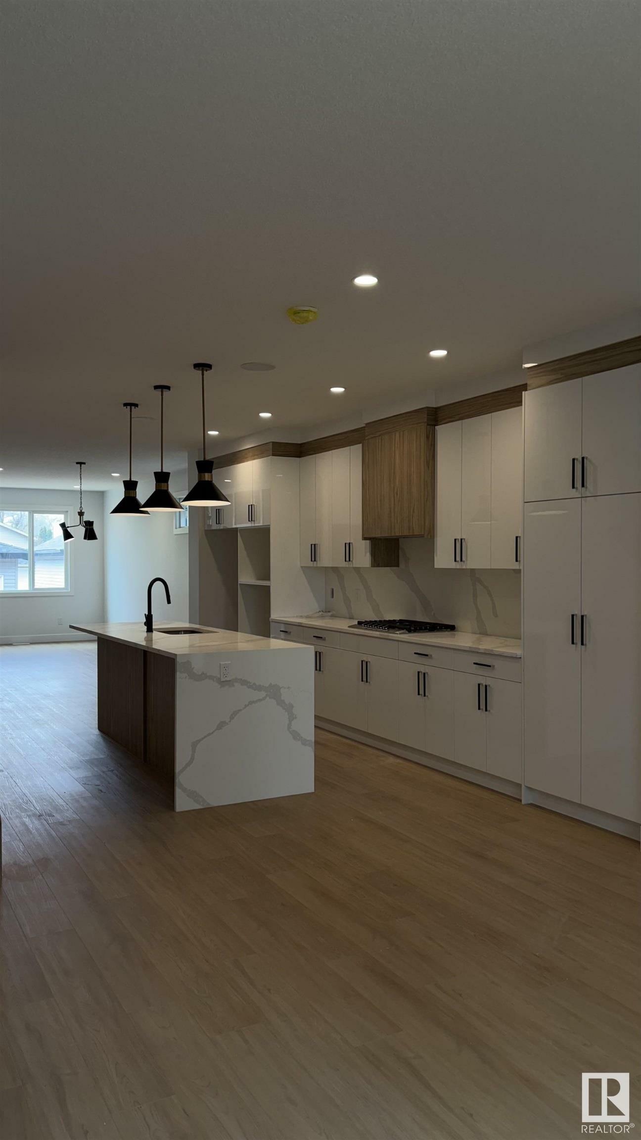 Property Photo:  11140 126 Street NW  AB T5M 0P9 