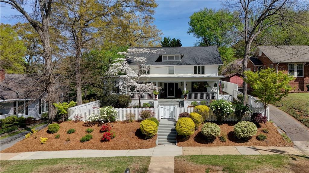 Property Photo: 211 E 11th Street E GA 30161