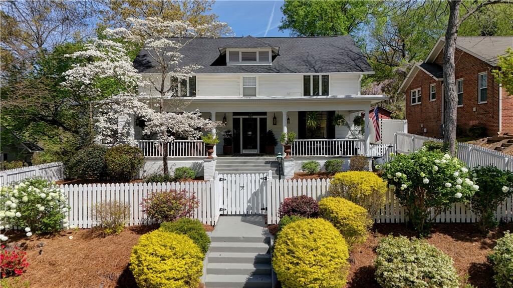 Property Photo:  211 E 11th Street E  GA 30161 