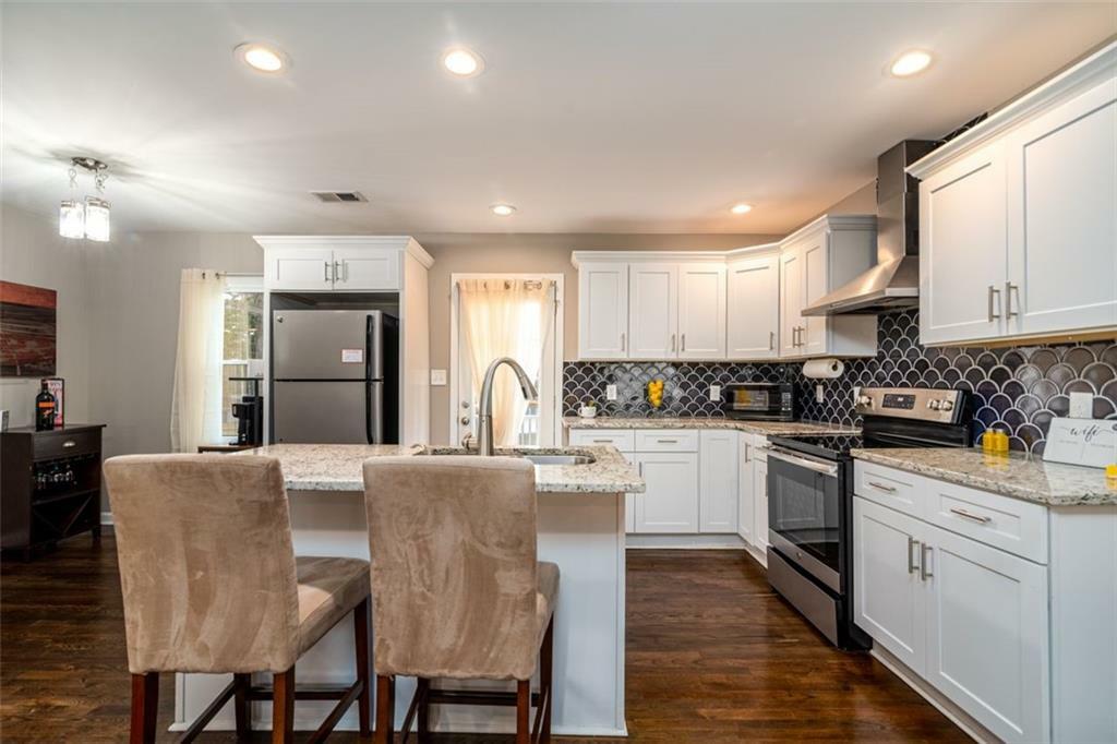 Property Photo: 3224 Canary Court GA 30032