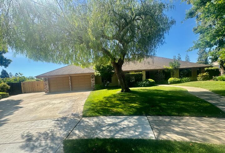 399 E Richmond Avenue  Fresno CA 93720 photo