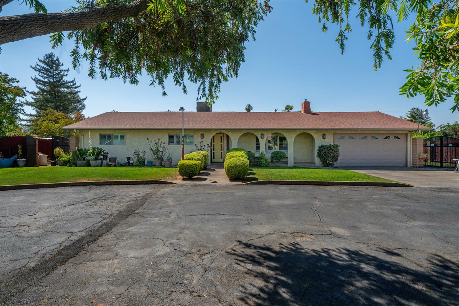 Property Photo: 25867 El Vado Drive CA 93638