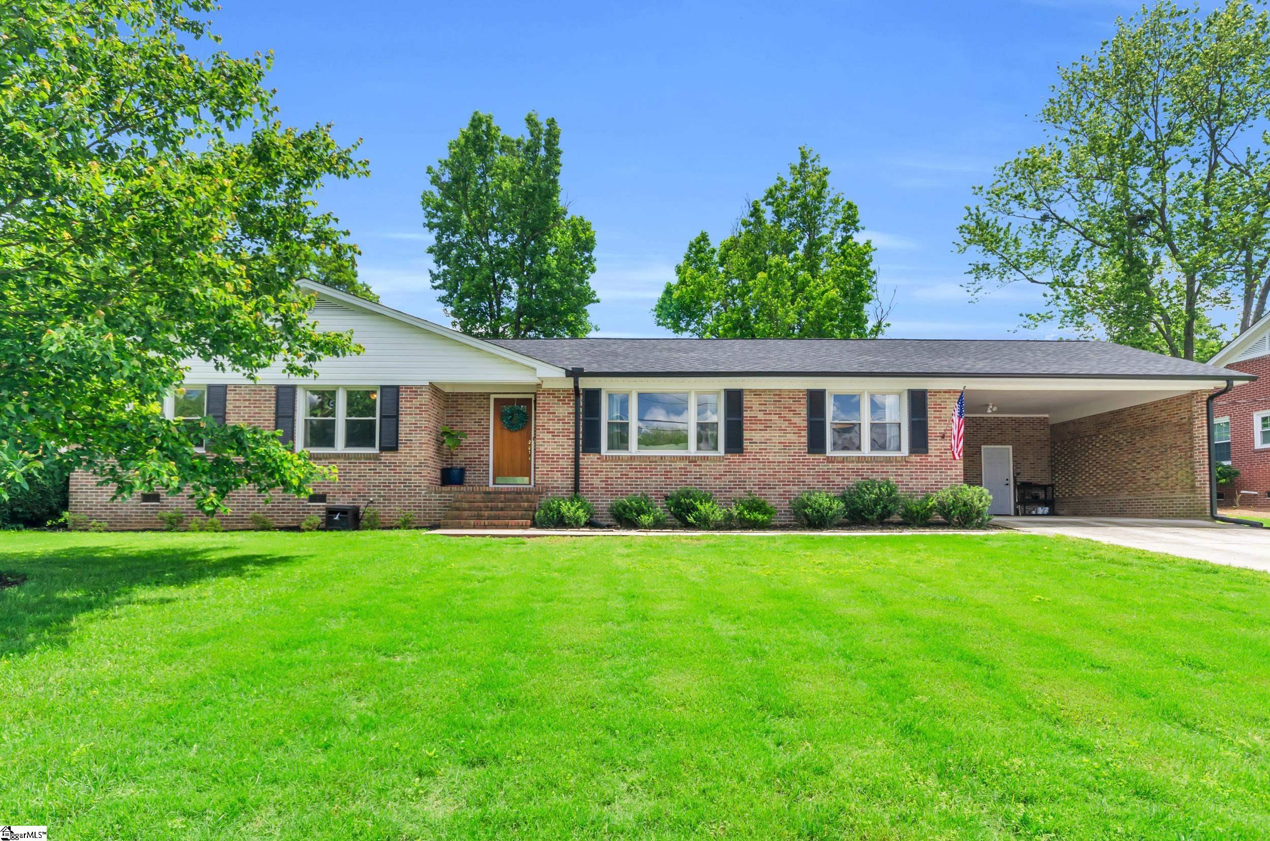 Property Photo: 101 Kenilworth Court SC 29615