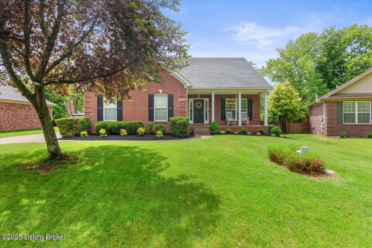 Property Photo: 12408 Wynmeade Pl KY 40023