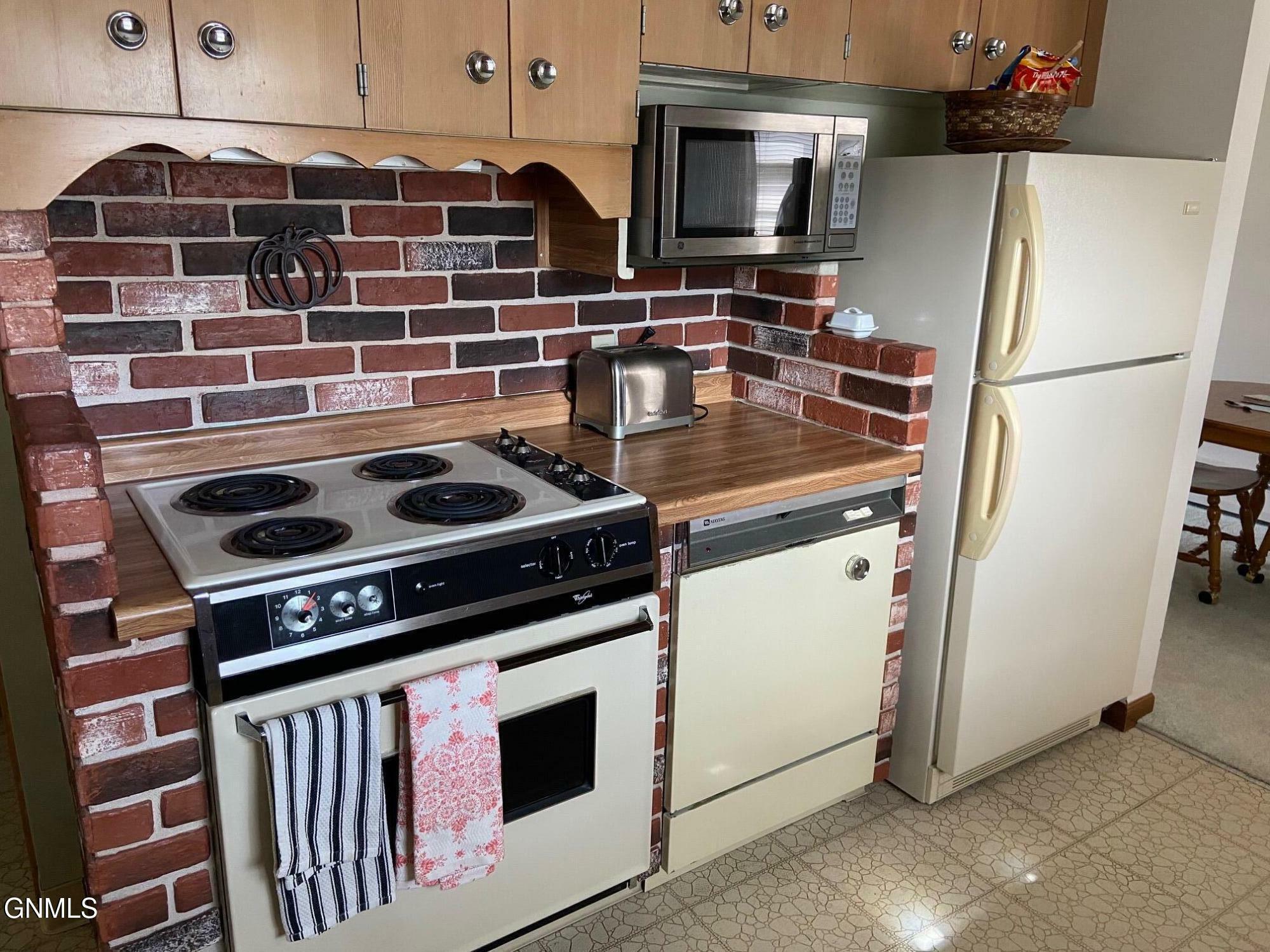 Property Photo: 407 Cleveland Street ND 58027