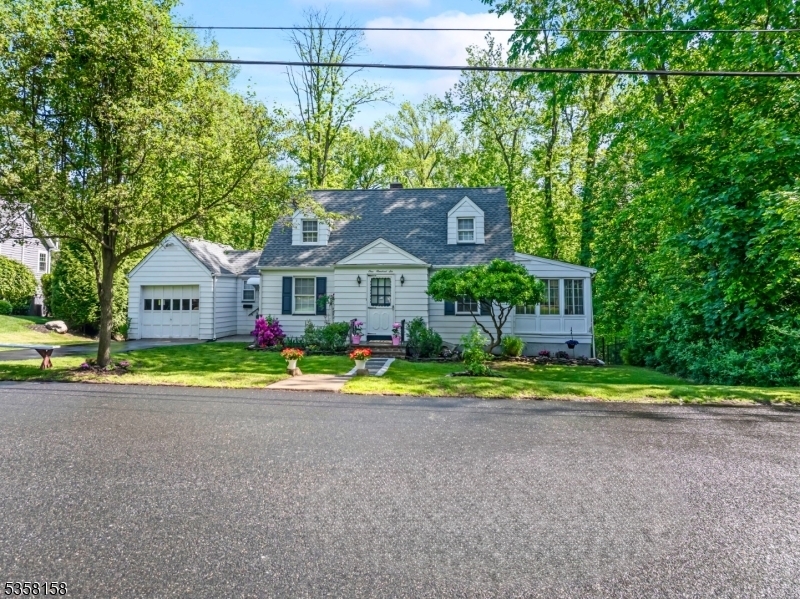 Property Photo: 106 Mohawk Dr NJ 07016