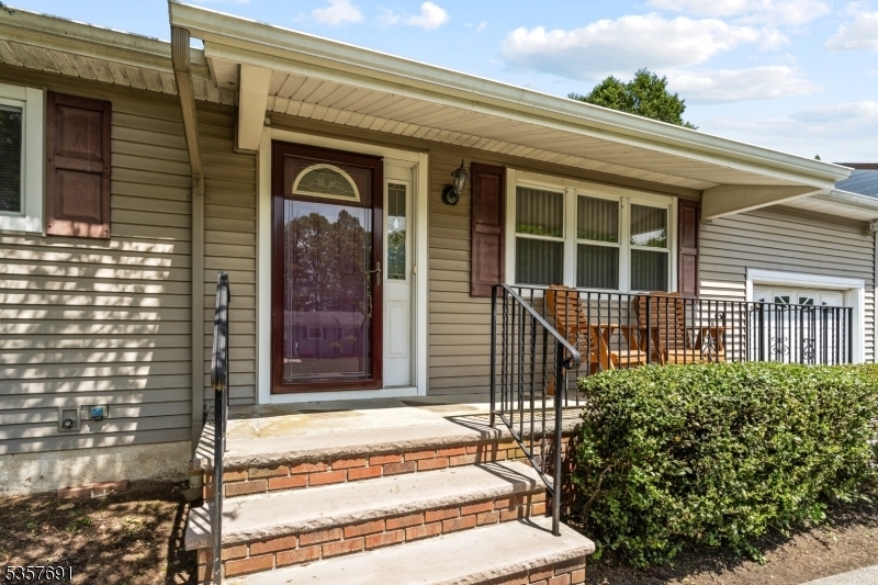 Property Photo:  6 Rosemont Rd  NJ 07438 