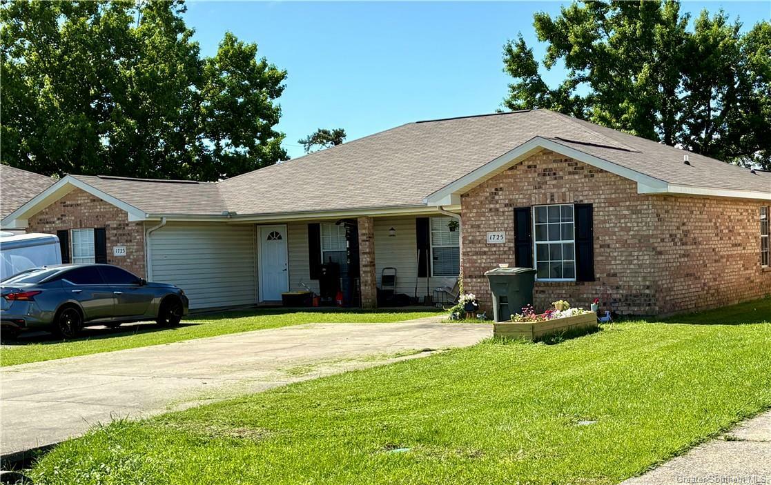 Property Photo: 1723 N Tallowood Drive LA 70605