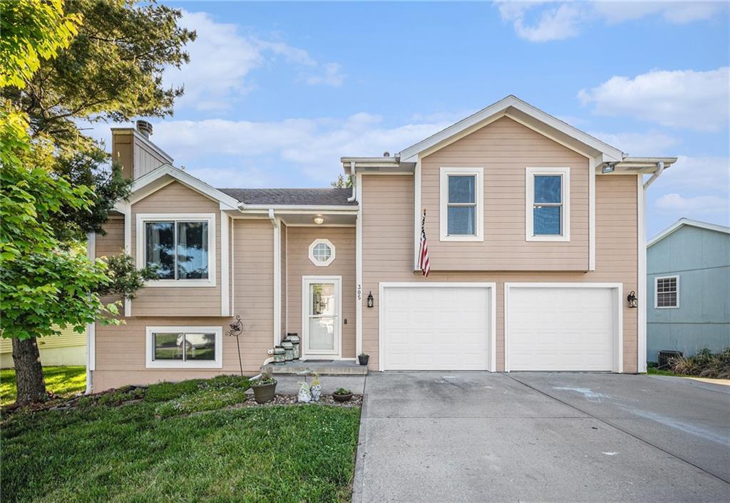 Property Photo: 305 Crimson Court MO 64429