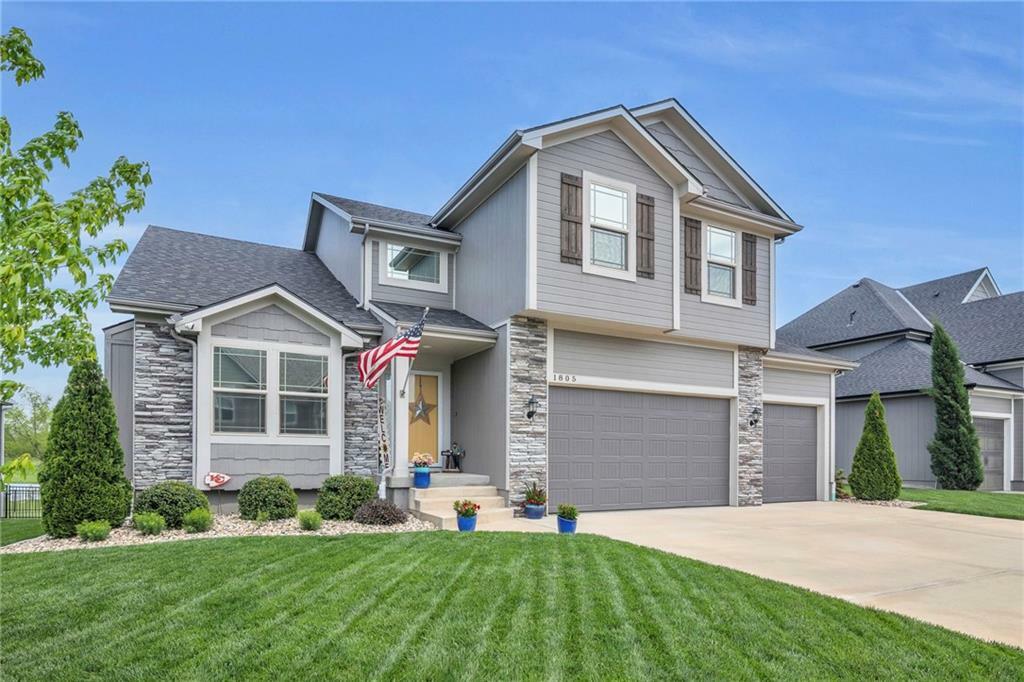 Property Photo: 1805 Verbena Avenue MO 64034