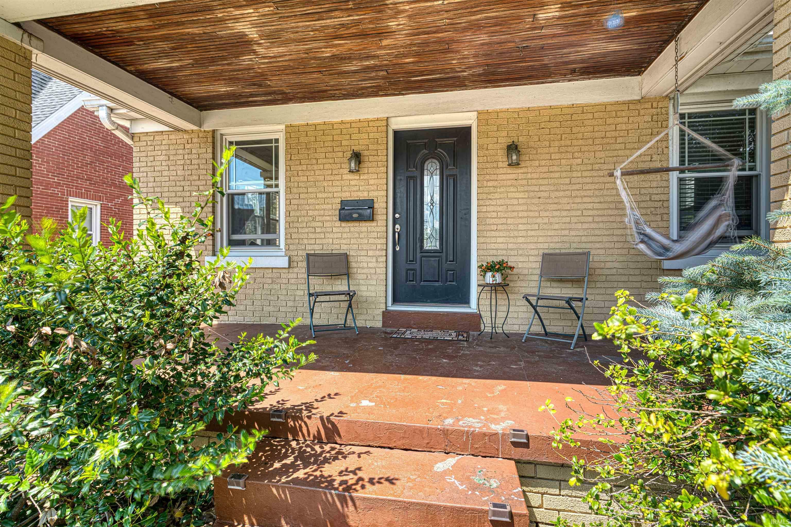 Property Photo:  1908 E Mulberry Street  IN 47714 