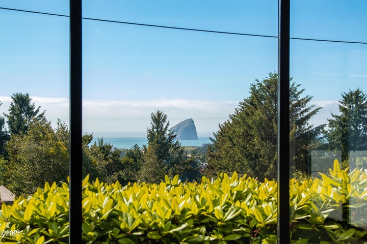 Property Photo:  35565 Lower Loop Rd  OR 97135 