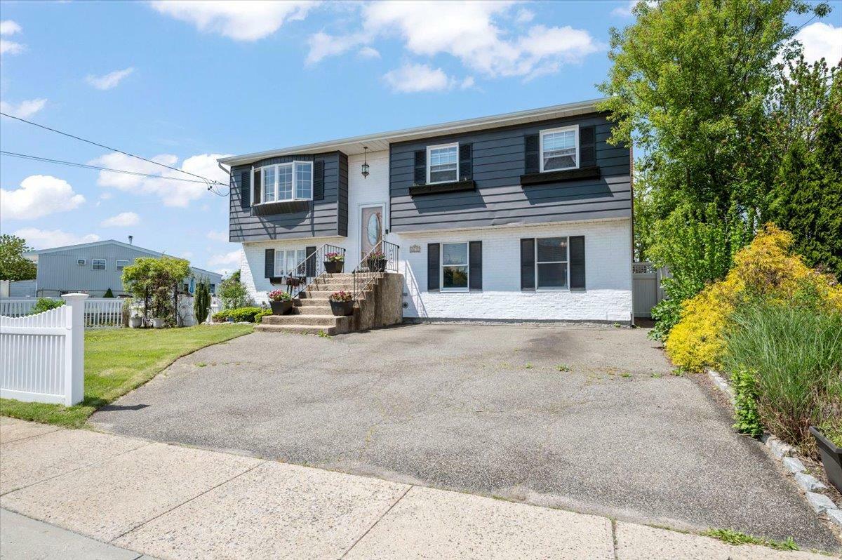 Property Photo: 2635 W Alder Road NY 11710