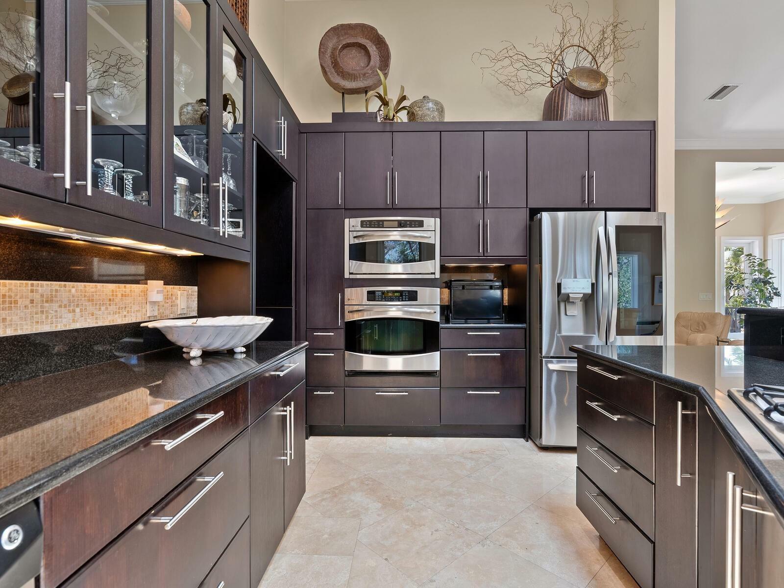 Property Photo: 7320 Melaleuca Way FL 34242