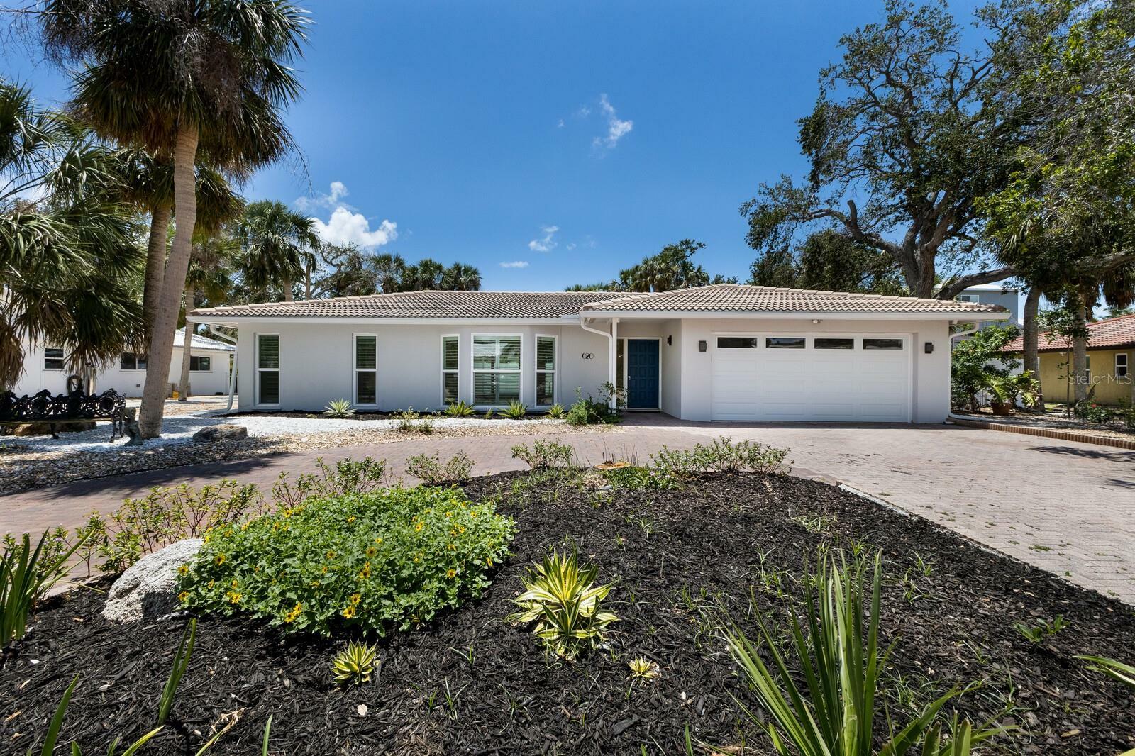 Property Photo: 620 Venice Lane FL 34242