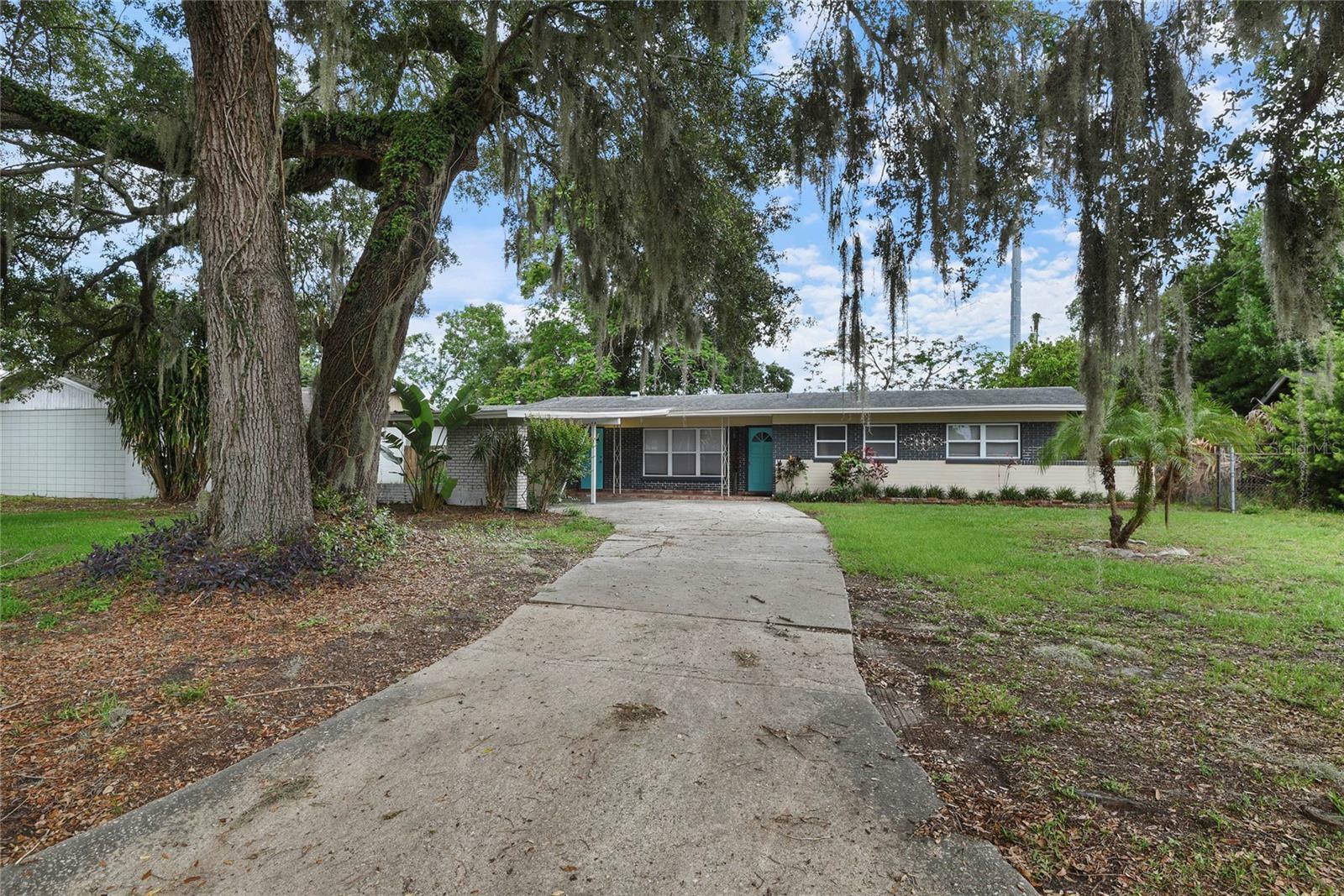 Property Photo: 3300 Flowertree Road FL 32812