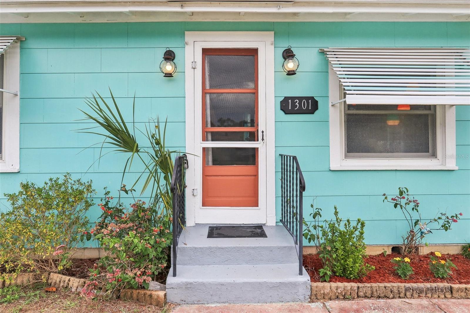 Property Photo:  1301 North Avenue  FL 32778 
