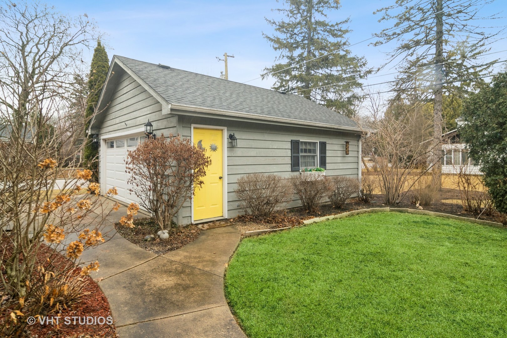 Property Photo: 401 S Carlyle Place IL 60004