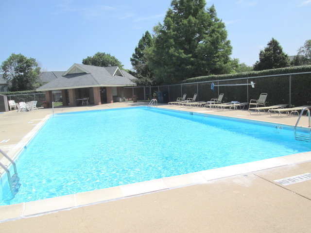 Property Photo: 1458 Golfview Drive IL 60139