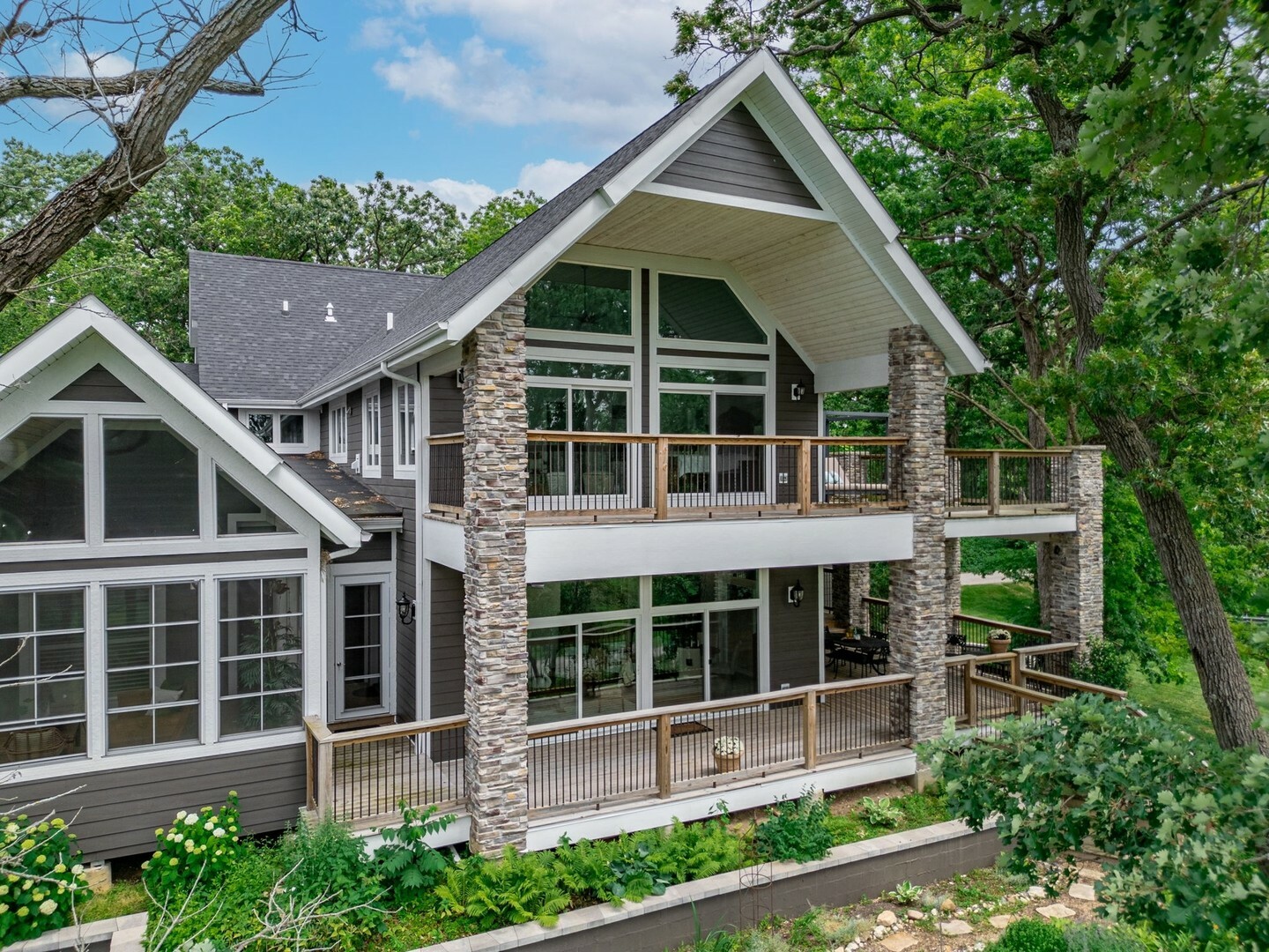 Property Photo: 1124 Blackhawk Avenue IL 60051