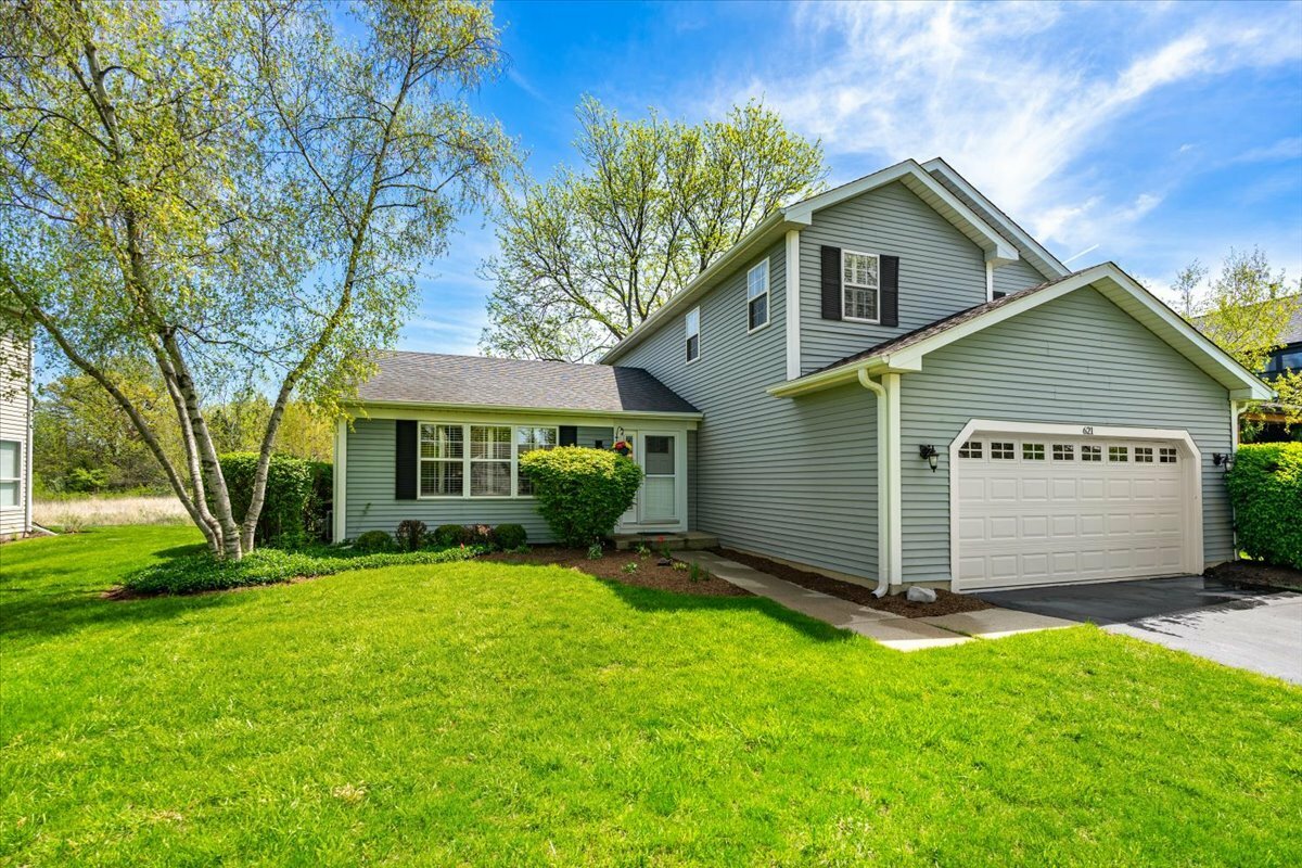 Property Photo: 621 Hackberry Lane IL 60102