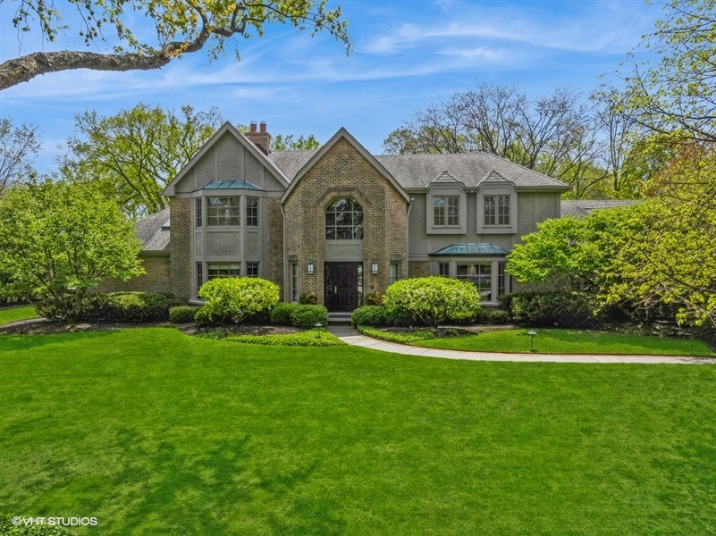 Property Photo: 2839 Woodmere Drive IL 60062