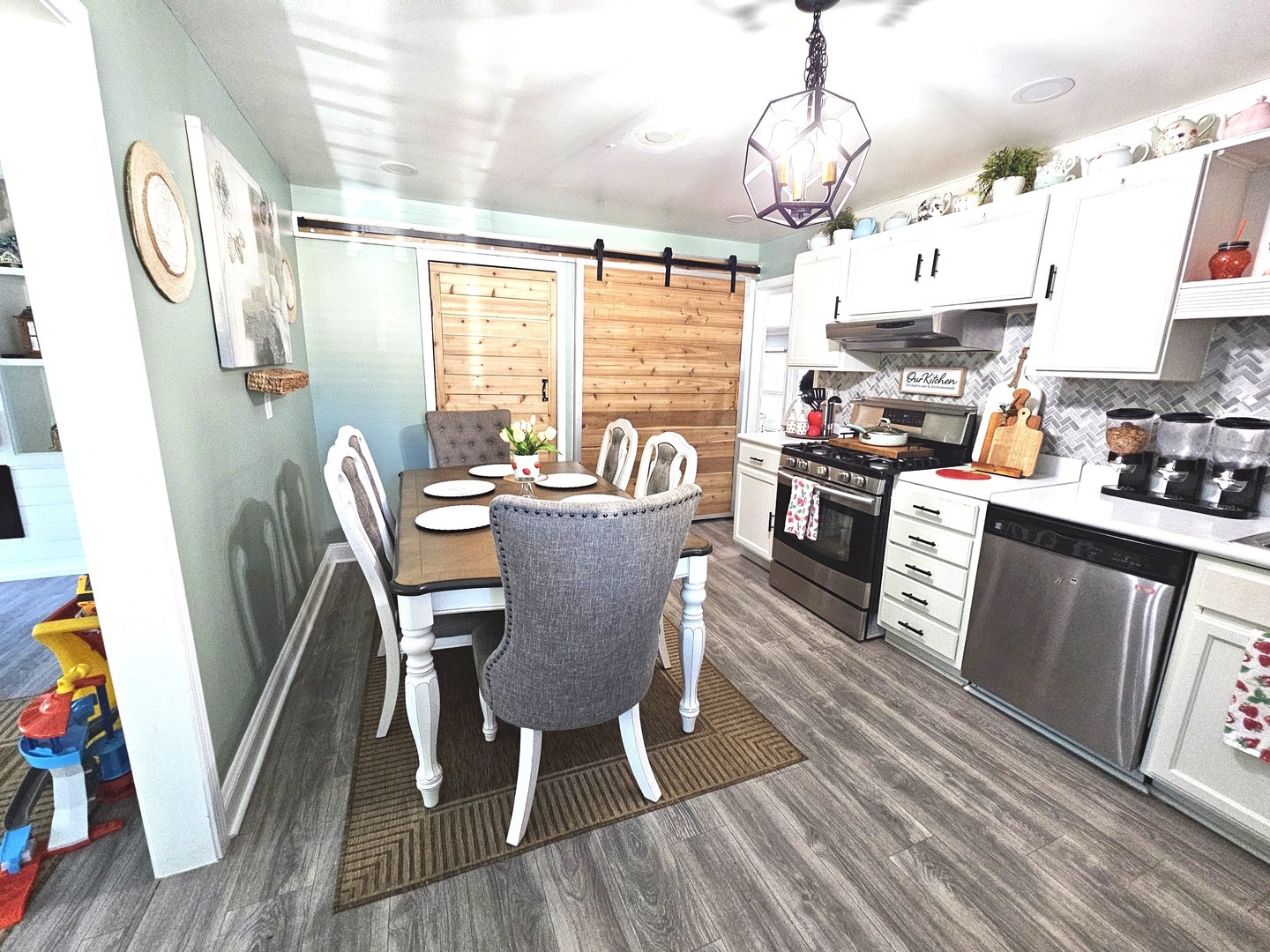 Property Photo: 321 Lewis Avenue IL 60084